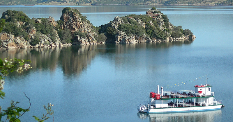 Escursione in battello sul lago flumendosa